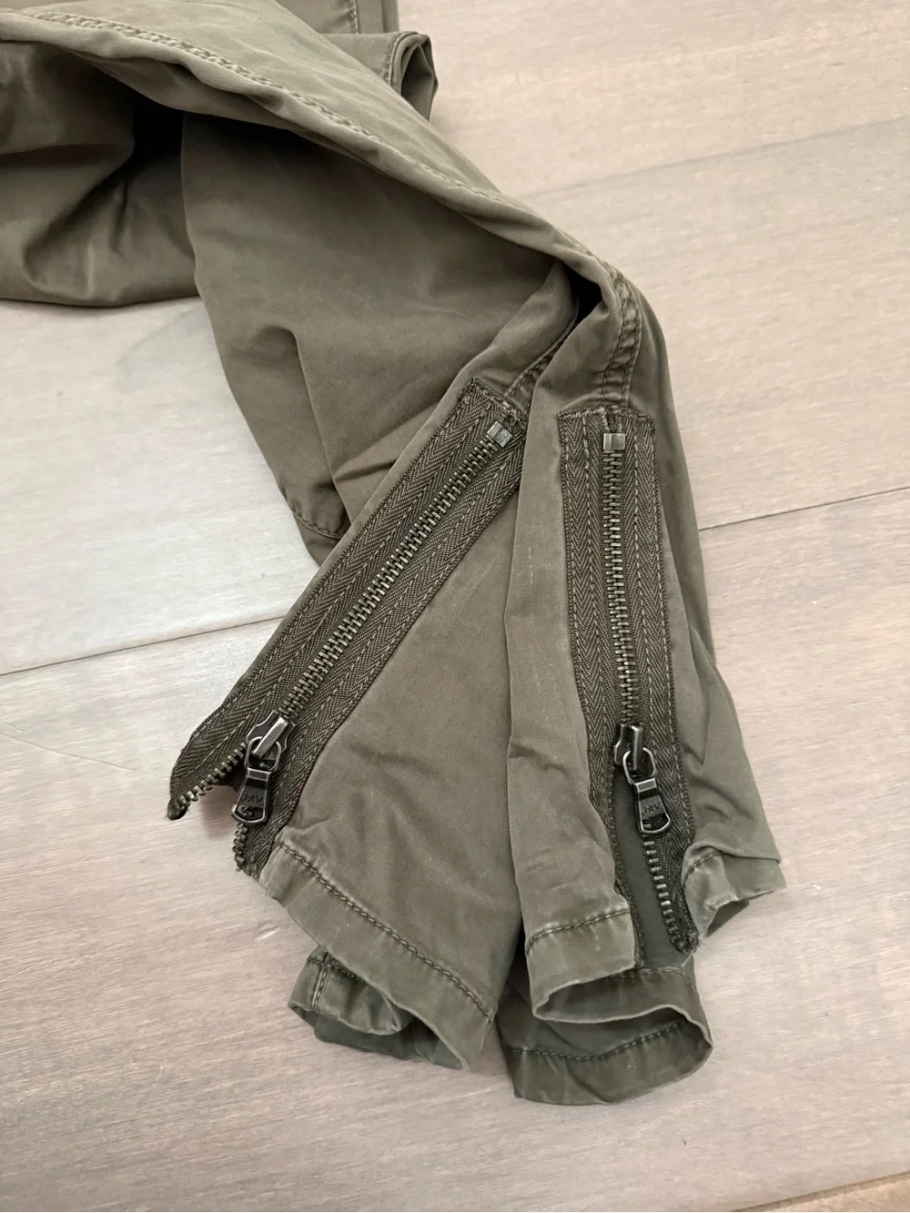 John Varvatos USA Men's Olive Cargo Utility Zip Pocket Pants, Size 33 - Picture 9 of 15